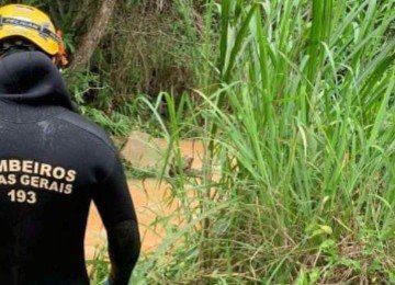 Após dois dias de buscas, os Bombeiros localizaram o corpo do rapaz que havia desaparecido em acidente de moto -  (crédito: CBMMG / Divulgação )