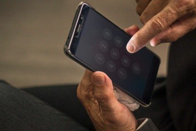 A seguran&ccedil;a nas transa&ccedil;&otilde;es via Pix exige aten&ccedil;&atilde;o redobrada, como ao digitar senhas no celular, para evitar golpes financeiros. -  (crédito: De rawpixel.com no Freepik)