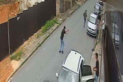 Servidor foi atingido no ombro e está internado no Hospital Odilon Behrens -  (crédito: Redes Sociais / Reprodução)