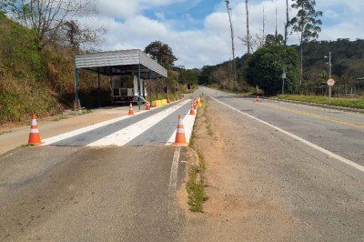 Trecho em obras na MG-262, em Acaiaca: investimentos governamentais ou de concessionárias são diretamente ligados à  elevação da classificação, avalia CNT -  (crédito: CNT/Divulgação)