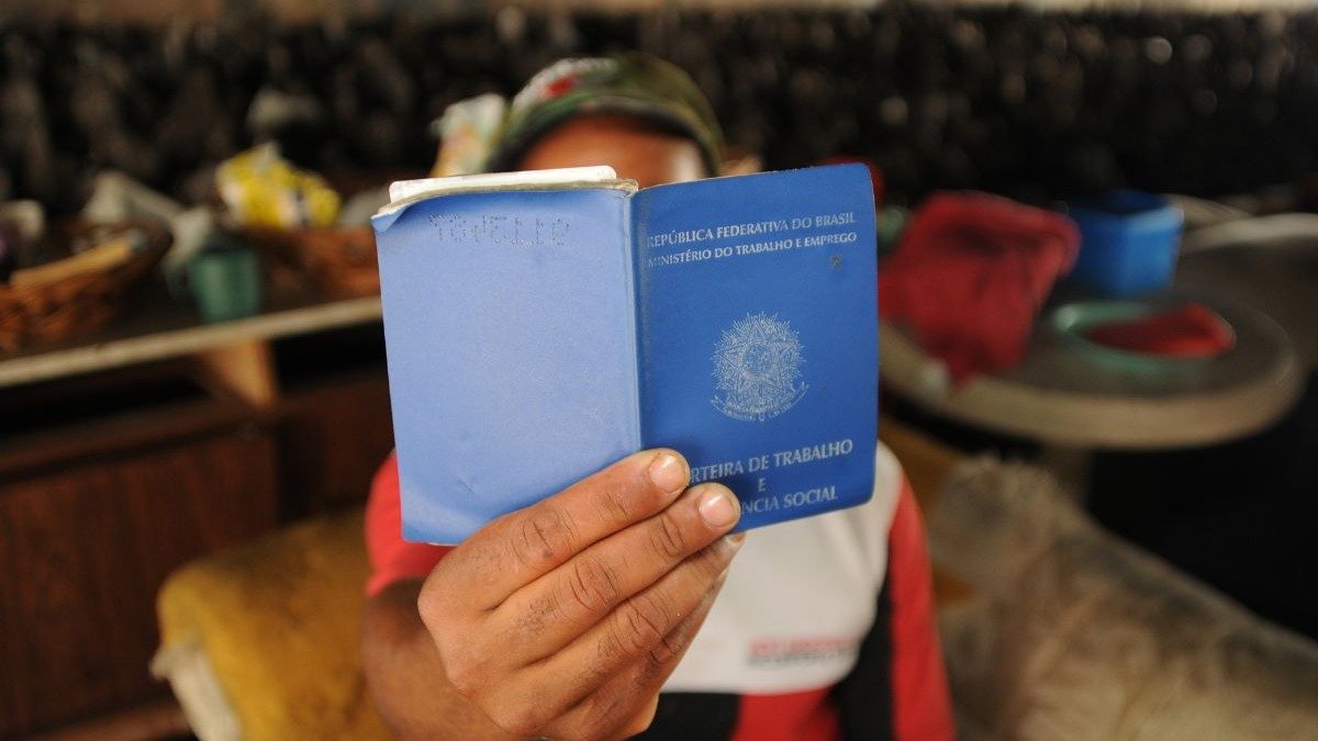 A Carteira de Trabalho digital facilita a consulta do abono salarial PIS/PASEP -  (crédito: Tulio Santos/EM/D.A Press)