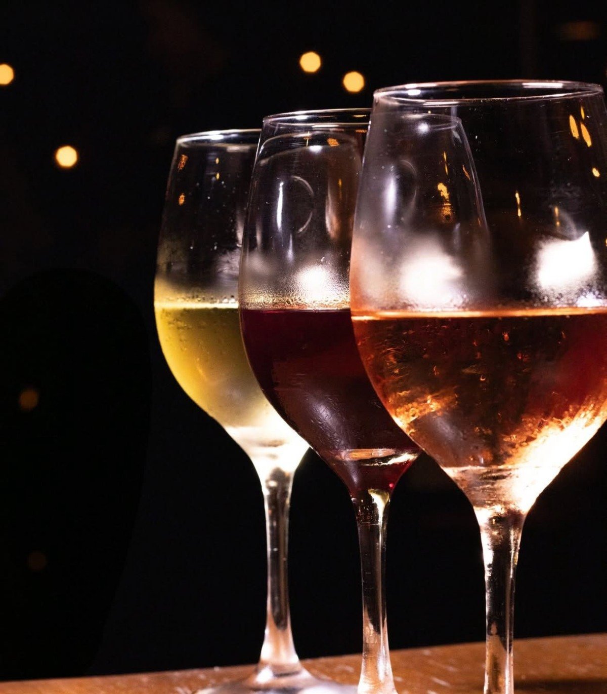Tinto, ros&eacute; e branco s&atilde;o oferecidos no open wine do Jirau 