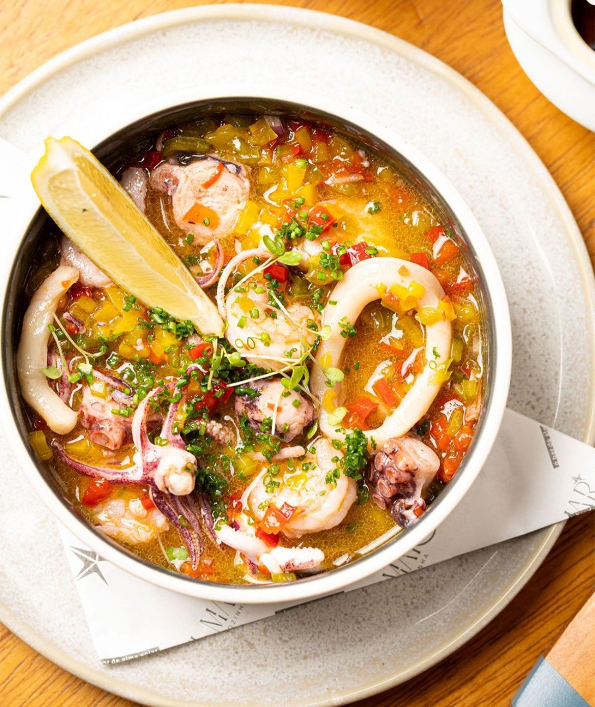 Vinagrete de frutos do mar do Al Mar harmoniza bem com vinhos brancos