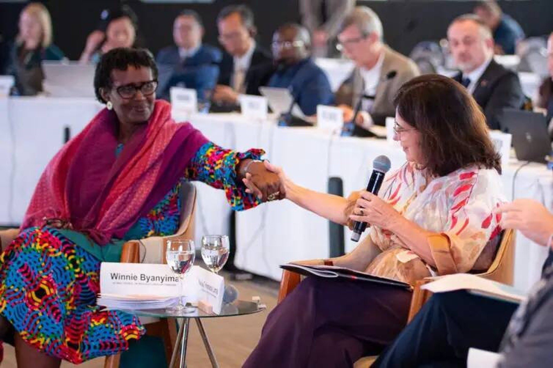 Winnie Byany e N&iacute;sia Trindiade durante a 57&ordf; Reuni&atilde;o da Junta de Coordena&ccedil;&atilde;o do Unaids