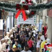 Quais são os direitos de quem trabalha no Natal e no Ano-Novo? Veja o que diz a lei e quais os valores - Rovena Rosa/Agência Brasil