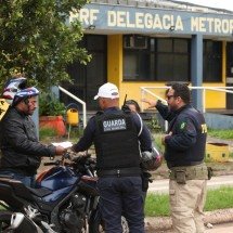 PRF reforça fiscalização nas rodovias entre Natal e Carnaval - Edesio Ferreira/EM/D.A Press