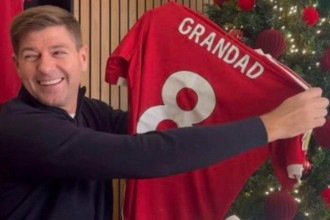 Ídolo de gigante europeu se torna avô aos 45 anos e tem filho de mafioso como genro