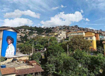 Foto de Elana dos Santos é uma das imagens reproduzidas em grandes dimensões para a mostra; organizadores pretendem realizar outras edições 
 -  (crédito: Acervo retratistas do morro)