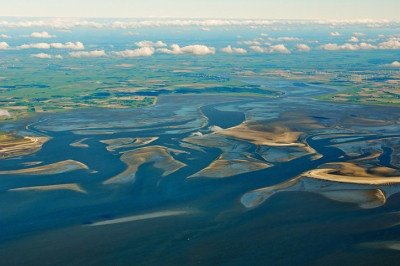 A cidade fica no litoral norte do país, no Mar de Wadden. Também chamado de Mar Frísio, ele tem o Mar do Norte de um lado, e as costas da Alemanha, Holanda e Dinamarca do outro.  -  (crédito: Ralf Roletschek - Wikimídia Commons)