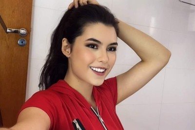 Larissa Liveir, mineira de 23 anos, acaba de escrever seu nome na história da música mundial ao se tornar a primeira brasileira contratada oficialmente pela Gibson, a marca de guitarras mais icônica do planeta. A conquista não é apenas pessoal: simboliza o protagonismo feminino no rock e abre caminho para novas gerações de guitarristas que sonham em ocupar espaços de destaque. -  (crédito: reprodução/ X)