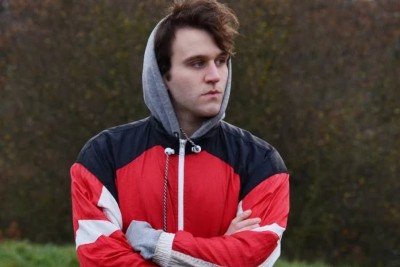 Você provavelmente conhece Daniel Radcliffe, Emma Watson e Rupert Grint — os rostos mais amados da saga Harry Potter. Mas nem todo jovem ator da franquia foi recebido com o mesmo carinho. Um deles, em especial, foi alvo de rejeição por seu papel detestável: Harry Melling. -  (crédito: reprodução/ instagram)