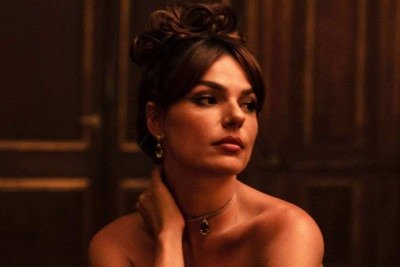 isis Valverde em cena de Ângela, filme sobre a mineira Ângela Diniz, morta nos anos 70 por Doca Street -  (crédito: Aline Arruda/Divulgação)