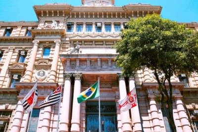 Juiz de SP dá decisão favorável a advogados que defendem sua esposa -  (crédito: Platobr Economia)