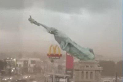 A estátua da Havan, inspirada na Estátua da Liberdade, caiu durante um forte temporal que atingiu Guaíba, na Região Metropolitana de Porto Alegre. A estrutura desabou após ventos intensos, sem registro de feridos.
 -  (crédito: Reprodução de vídeo Instagram)