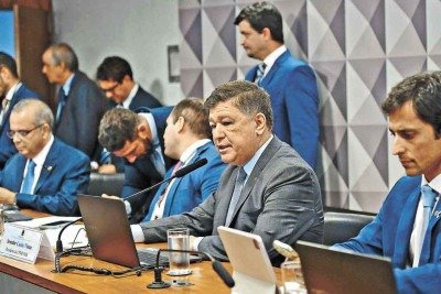 Estava tudo sob controle na CPMI, até aparecerem indícios de que Antônio Carlos Camilo Antunes, o 'Careca do INSS', teria negócios que envolveriam Lulinha -  (crédito: Saulo Cruz/Agência Senado – 20/8/25)