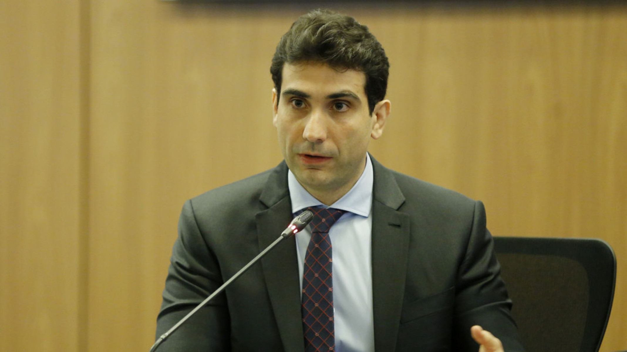 ‘Não há seta e não há porta fechada”, diz Galípolo sobre corte de juros