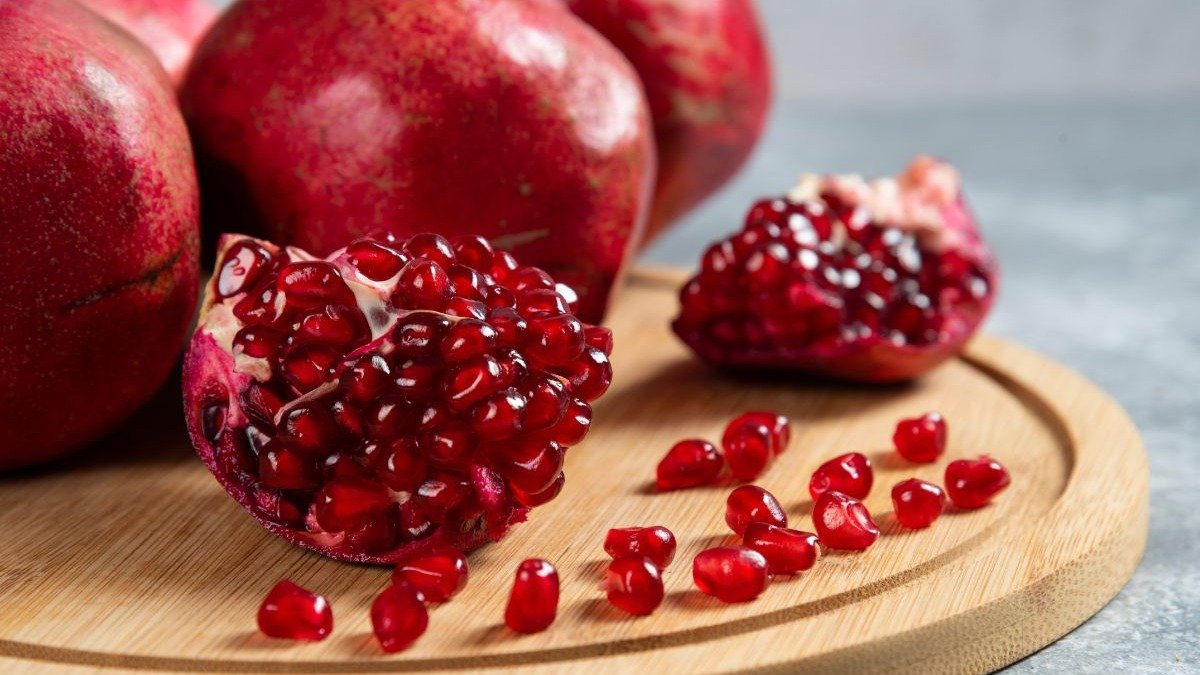 A rom&atilde; &eacute; um dos alimentos que comp&otilde;em as tradi&ccedil;&otilde;es de ano novo para atrair fartura e prosperidade no ciclo que se inicia. -  (crédito: Freepik)