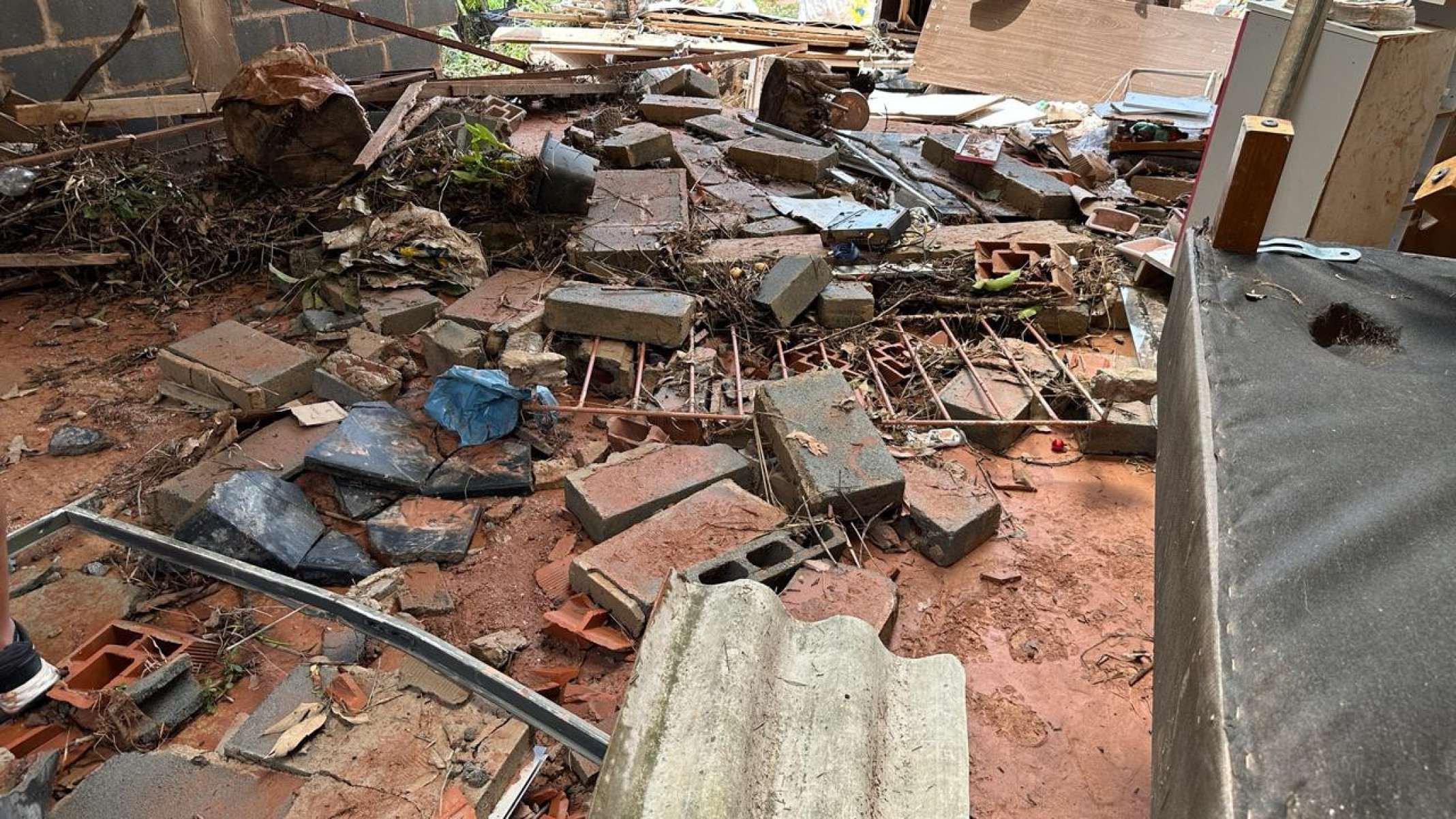 Chuva causa estragos em Itabira (MG)