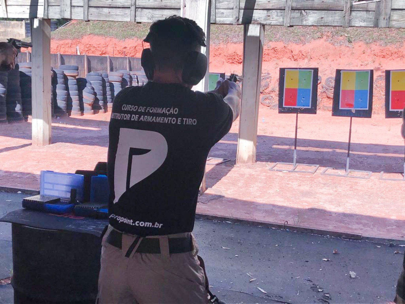 Senado analisa projeto que muda regras para posse de armas - DINO