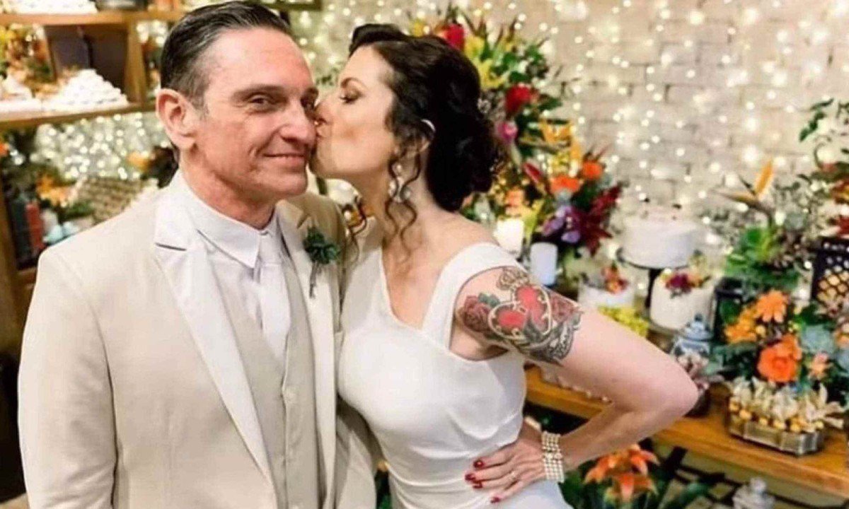 Paulo Miklos e Renata Galv&atilde;o no casamento, em 2019