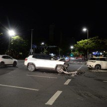 Carro avança sinal e provoca acidente em cruzamento movimentado de BH