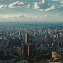 Economia digital redefine gestão de condomínios com IA e dados estratégicos - Dennis Schmidt/Unsplash