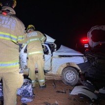 Batida entre dois carros deixa três mortos em rodovia de MG - CBMMG