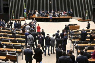 Orçamento de 2026 aprovado: R$ 61 bi para emendas e R$ 4,9 bi de fundo eleitoral