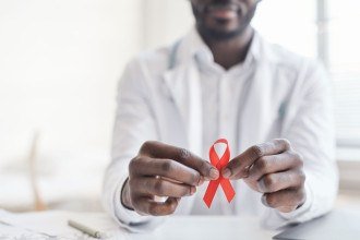 Dezembro Vermelho reforça alerta para HIV e outras ISTs