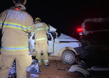 Batida entre carros deixa três mortos em Manhuaçu, na Zona da Mata -  (crédito: CBMMG)