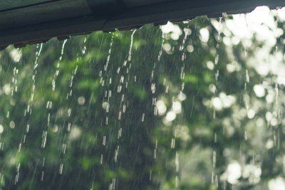 A intensa chuva que atinge diversas regi&otilde;es alerta para a import&acirc;ncia da preven&ccedil;&atilde;o contra enchentes e deslizamentos, conforme orienta a Defesa Civil. -  (crédito: Freepik)