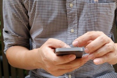 Conferir o funcionamento de um smartphone usado &eacute; crucial para evitar golpes e garantir a seguran&ccedil;a na compra de seu aparelho -  (crédito: Pexels)
