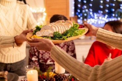 Quem mantém uma alimentação equilibrada durante o ano não precisa se preocupar tanto com uma refeição mais calórica -  (crédito: Freepik)