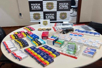 Parte dos medicamentos encontrados com mulher em Campo Belo -  (crédito: PCMG/Divulga&ccedil;&atilde;o)