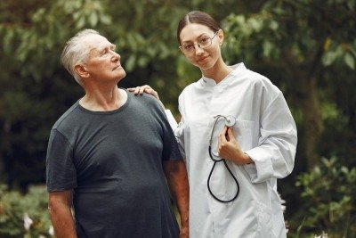 Quando a pessoa trata as doenças venosas é uma prevenção de problemas futuros -  (crédito: Freepik)