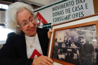 Lúcia Pacífico foi fundadora do Movimento das Donas de Casa e Consumidores de Minas Gerais e uma das criadoras do Código de Defesa do Consumidor -  (crédito: Beto Magalhaes/EM (15/06/2012))