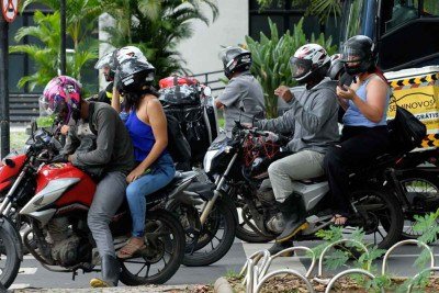 Condutores de moto e passageiros: PL aprovado na Câmara de bh estabelece a instalação de pontos de descanso para os motociclistas de app -  (crédito: Jair Amaral/EM/D.A Press)