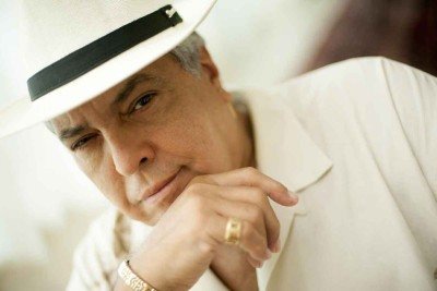Sidney Magal conta que encerra em BH seu ano profissional e afirma ter 'uma agenda muito boa para uma pessoa com 60 anos de carreira' -  (crédito: Julianna Torres/Divulgação)