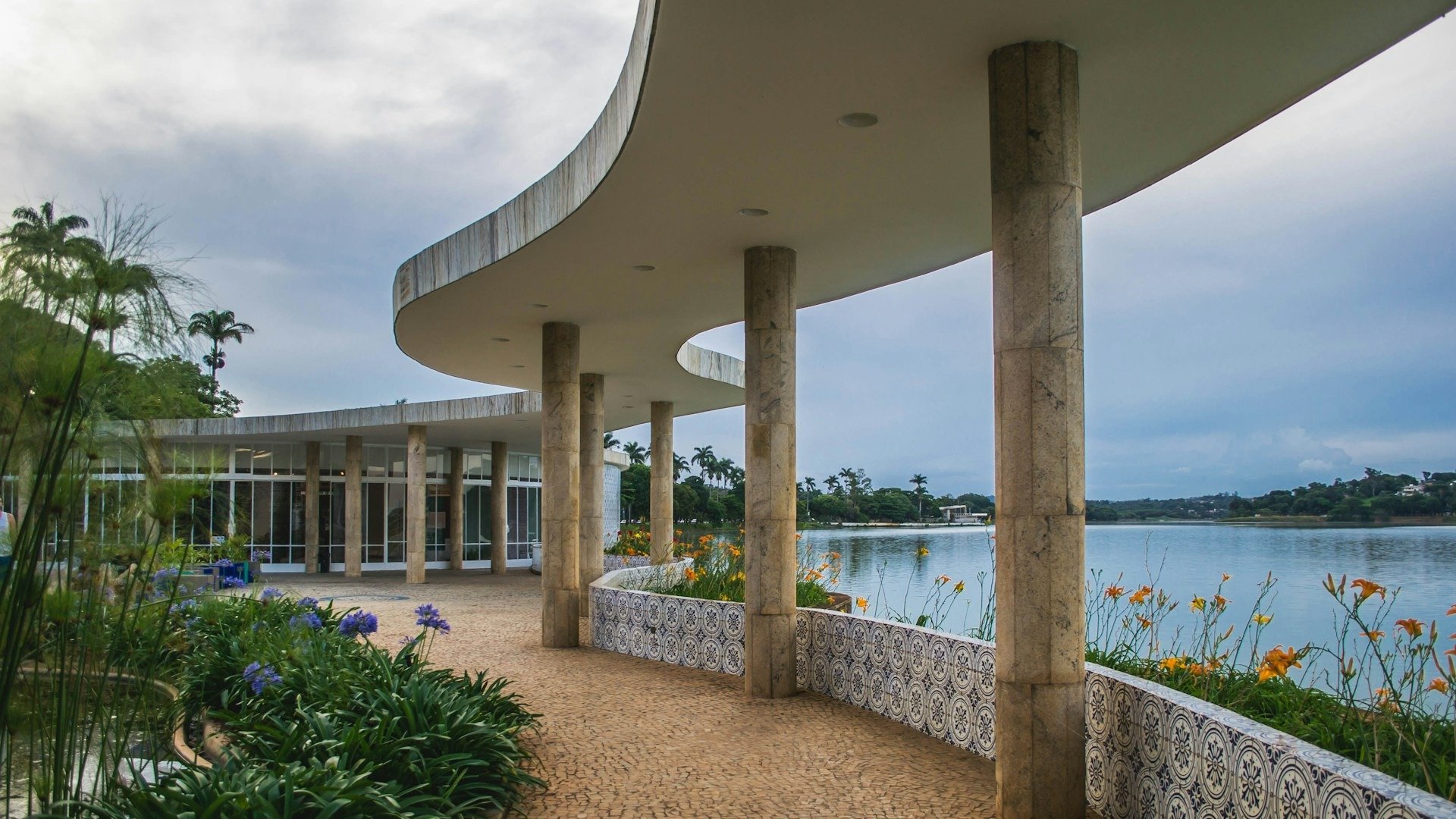 5 passeios imperdíveis para fazer no entorno da Lagoa da Pampulha - Nathalia Segato/ Unsplash   