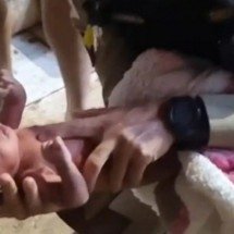 PMs salvam recém-nascida após acidente doméstico em Mariana - Reprodução/Redes Sociais