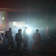 Veja fotos do combate ao incêndio em prédio na Av. Raja Gabaglia, em BH - Túlio Santos/EM/D.A Press