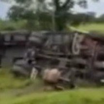 Acidente na BR-381: faixas são liberadas, mas fluxo segue lento - Redes Sociais/Reprodu&ccedil;&atilde;o