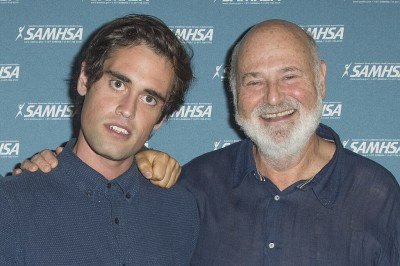 Nick Reiner, filho do cineasta Rob Reiner e de Michele Singer Reiner, foi acusado de dois homicídios em primeiro grau pela morte dos pais em sua casa. Se condenado, pode pegar prisão perpétua sem liberdade condicional ou até pena de morte. A promotoria avalia se pedirá a punição máxima. -  (crédito: SAMHSA wikimedia commons )