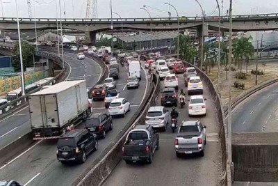 Ponte Rio-Niterói tem bloqueio total após entrada de pedestre -  (crédito: Tupi)