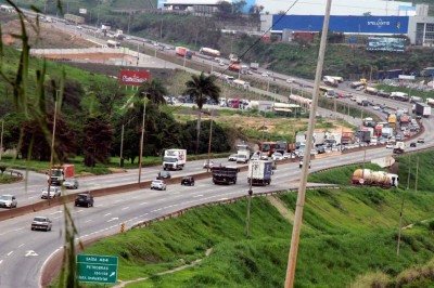 O segmento da Fernão Dias entre Contagem e Betim, na Grande BH: tráfego misto pesado, vários acessos e mistura de áreas industrial e habitacional fazem do trecho um dos mais críticos  -  (crédito: Jair Amaral/EM/D.A Press – 13/11/2024)