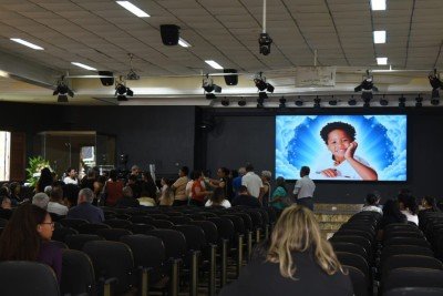 Velório do garoto Luigi de Jesus Aurichio, na Igreja Batista de Sabará (MG), acontece na manhã deste sábado (20/12) -  (crédito: Gladyston Rodrigues/EM/D/A.Press)