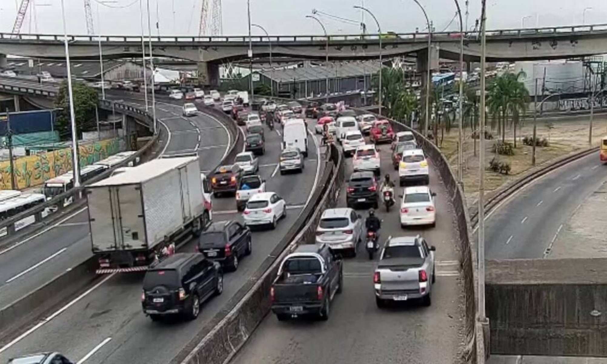 Ponte Rio-Niterói tem bloqueio total por causa de um pedestre - Tupi