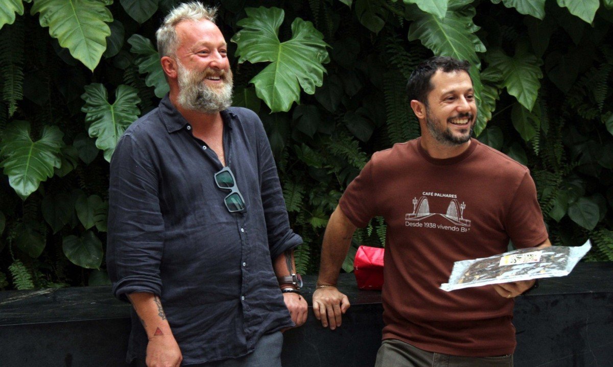 Massimo Battaglini entrega presente para Andr&eacute; Palhares