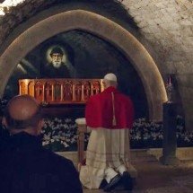 Quando o Papa encontra o santo: a visita histórica a São Charbel - reprodução de video