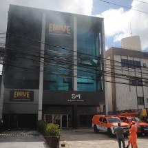 Polícia cancela perícia em prédio que pegou fogo na Raja Gabaglia, em BH - Alexandre Guzanshe/EM/D.A Press